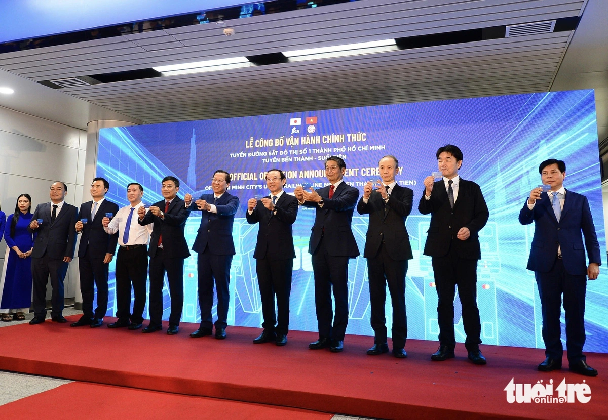 Ho Chi Minh City officials and other delegates at the official operation ceremony for the city’s metro line No. 1 held at Ben Thanh Station in District 1 on December 22, 2024. Photo: Thao Le / Tuoi Tre