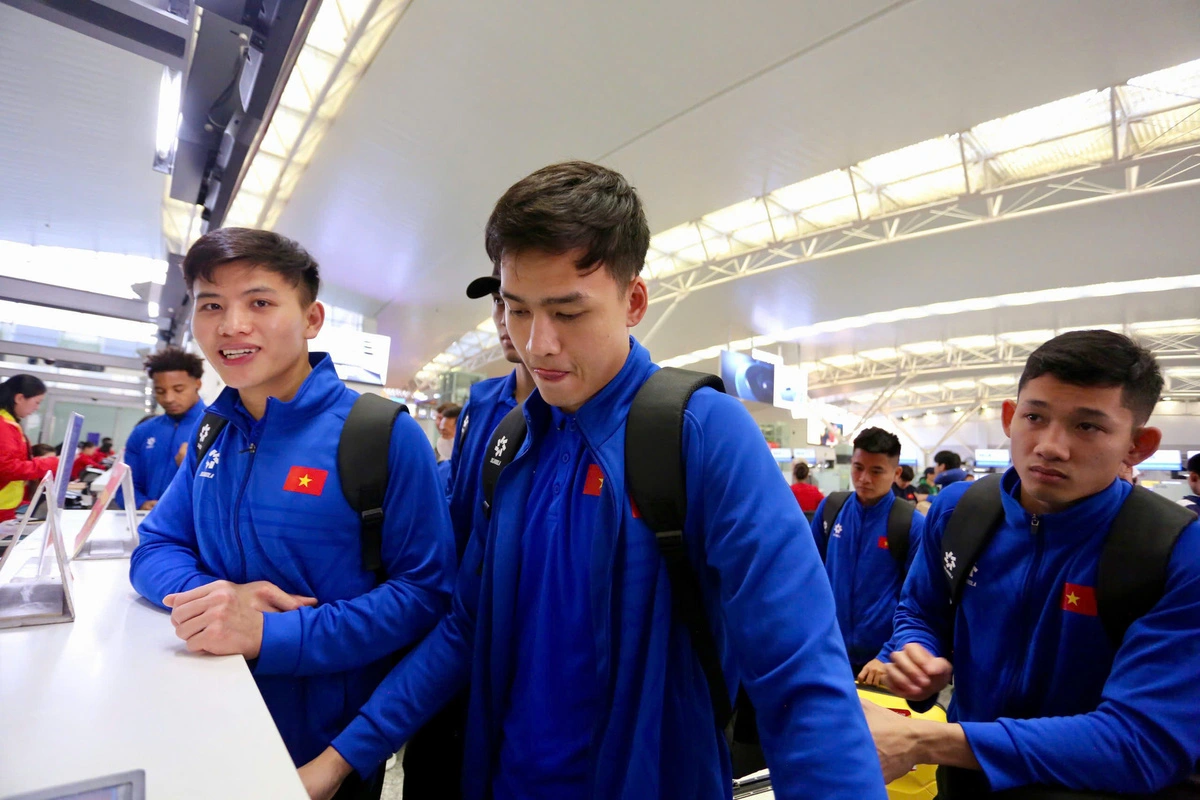 Vietnamese players are keeping their spirits high before the first leg of the 2024 ASEAN Championship semi-final. Photo: Anh Khoa / Tuoi Tre