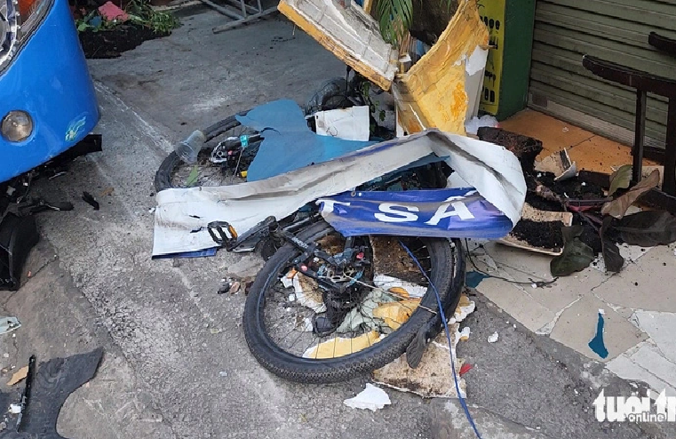 The bicycle is severely damaged following the accident in Ho Chi Minh City, December 23, 2024.