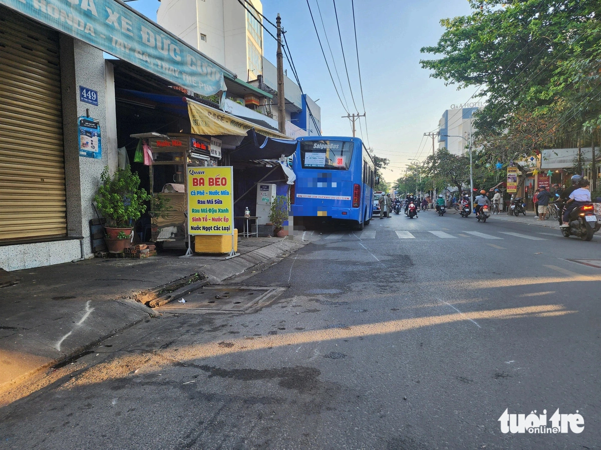 The scene of the accident in Binh Thanh District, Ho Chi Minh City, December 23, 2024.