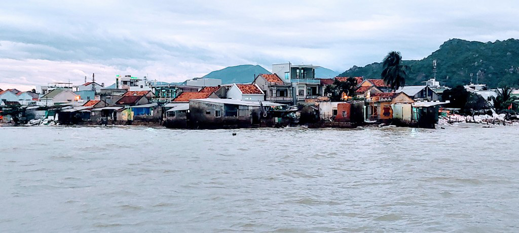 Nha Trang islet residents anxious as erosion risk looms large