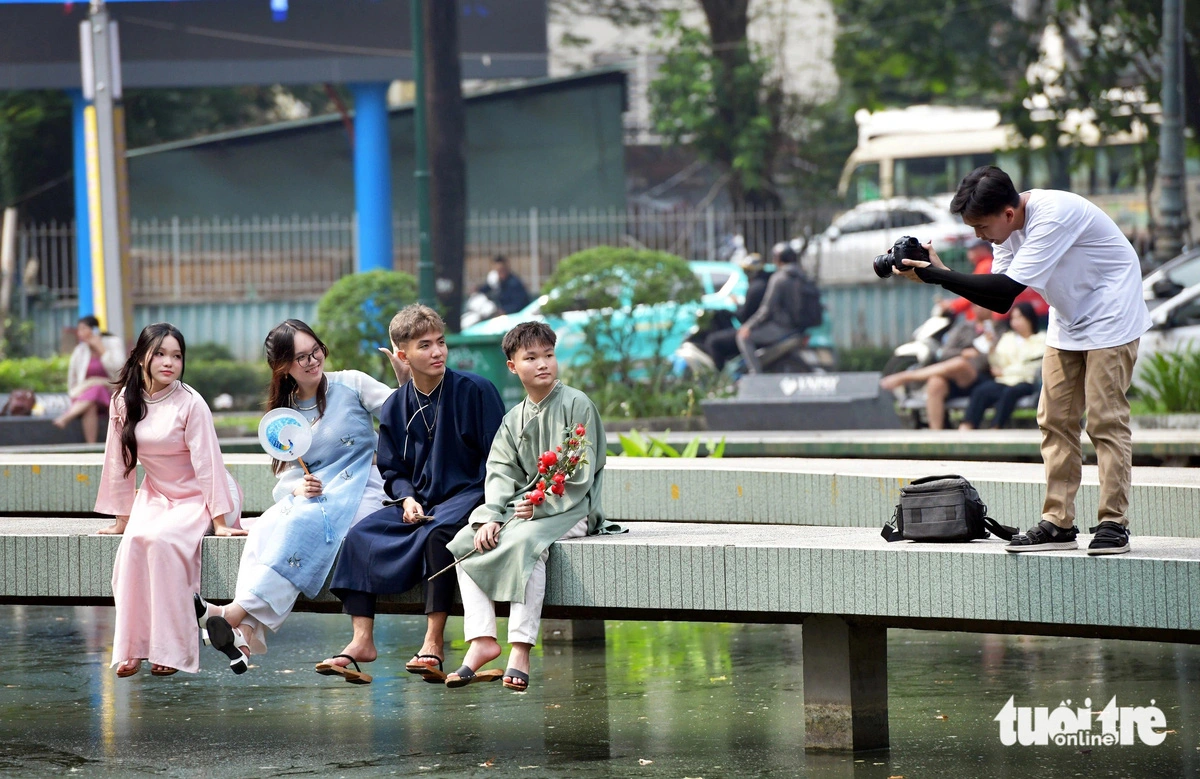 Ho Con Rua (Turtle Lake) is a popular check-in hotspot for Tet-themed photos in Ho Chi Minh City.