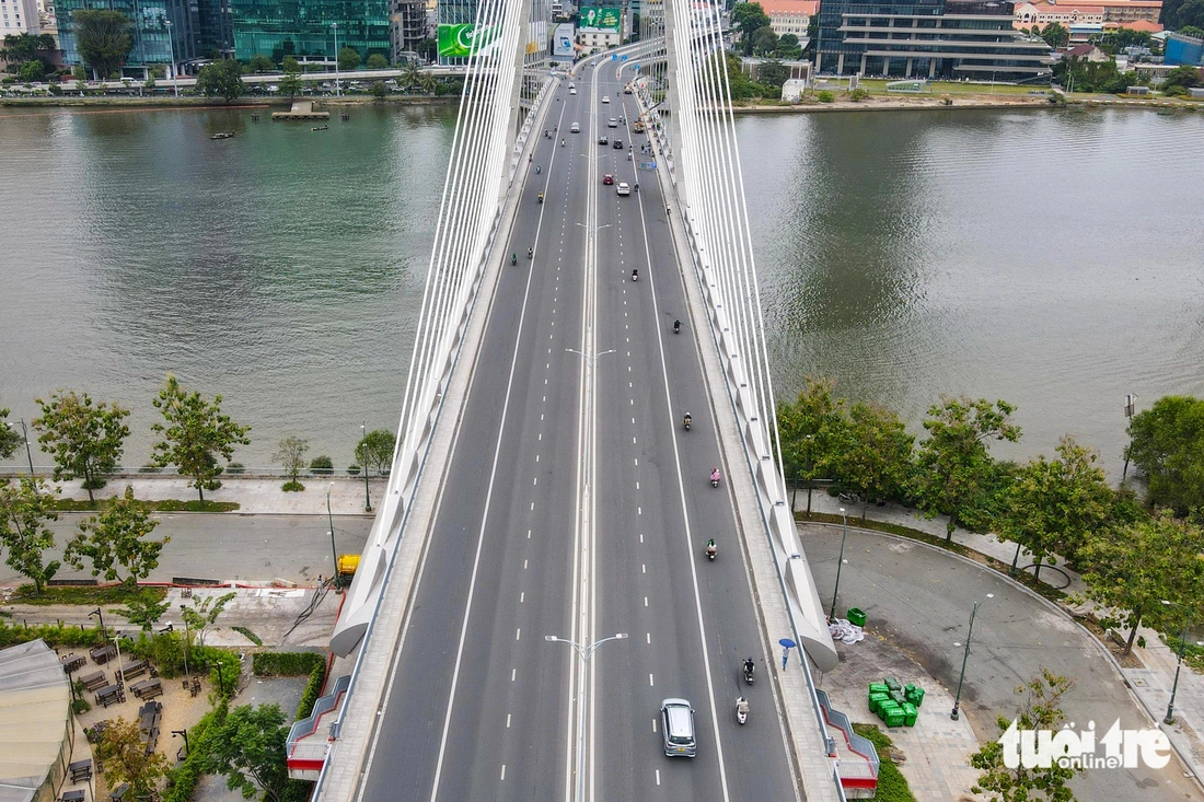 The Ba Son Bridge opened to traffic on April 28, 2022. At the time, it was named Thu Thiem 2 before being renamed to Ba Son on June 14, 2023.