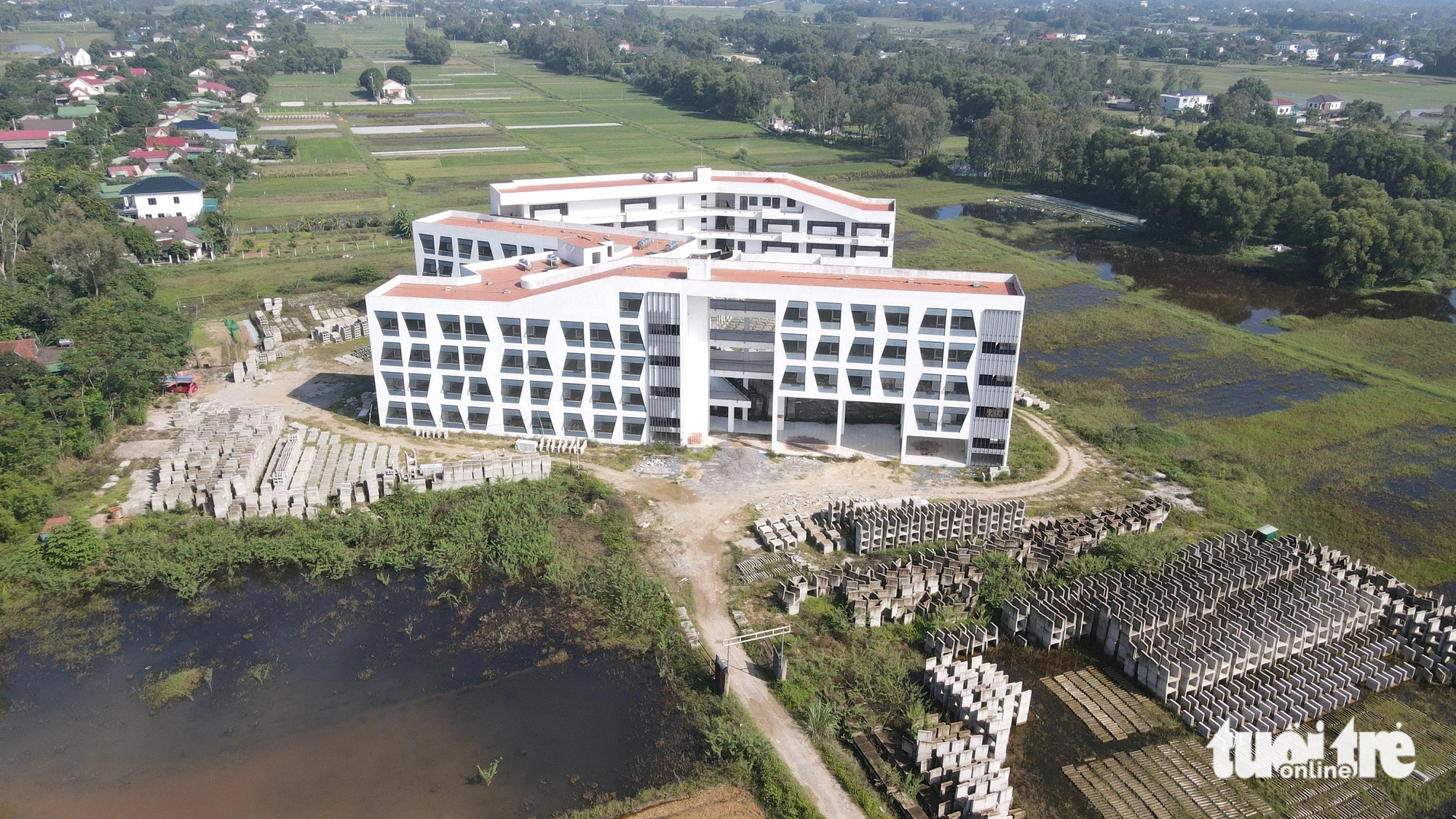 In Vietnam, multimillion-dollar school unfinished, abandoned, deteriorating