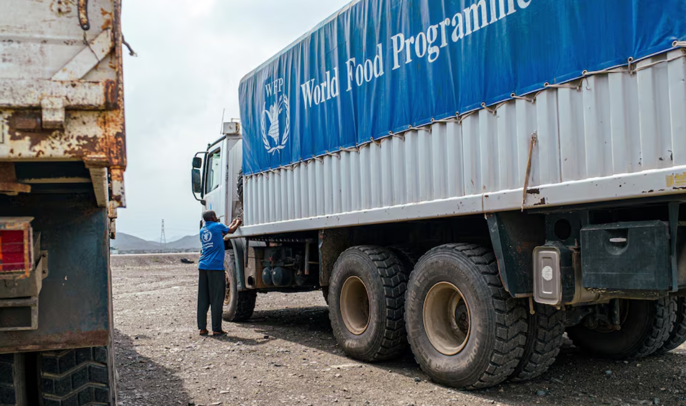 A WFP worker stands next to a truck carrying aid from Port Sudan to Sudan, November 12, 2024. Photo: Reuters