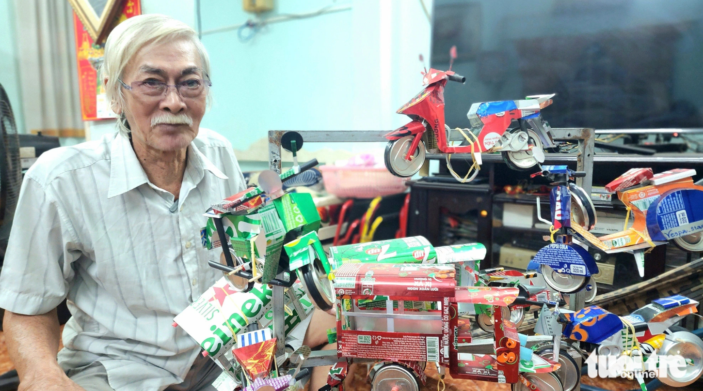 Nguyen Tan Tien makes various replicas of motorcycles and xich lo out of empty beer and soft drink cans. Photo: Ngoc Khai / Tuoi Tre