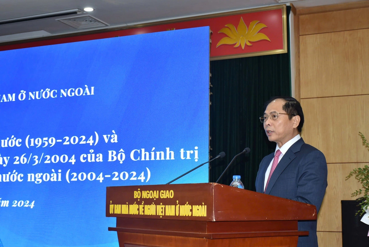 Deputy Prime Minister and Minister of Foreign Affairs Bui Thanh Son speaks at the workshop titled “65 years of connecting overseas citizens with the country and 20 years of implementing the Politburo’s Resolution No. 36-NQ/TW on overseas Vietnamese affairs in Hanoi on December 25, 2024. Photo: State Committee for Overseas Vietnamese Affairs