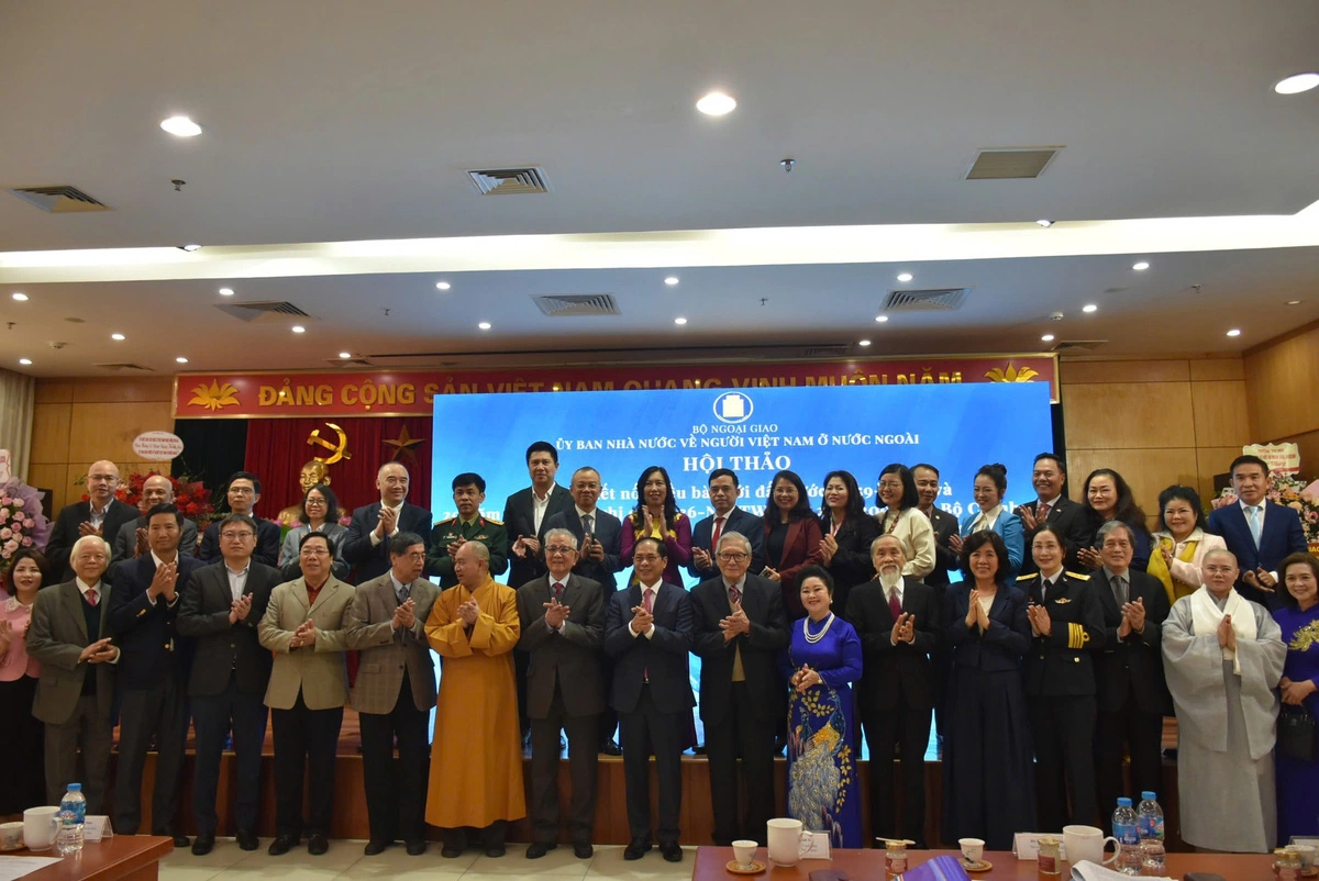 Delegates attend the workshop titled “65 years of connecting overseas citizens with the country and 20 years of implementing the Politburo’s Resolution No. 36-NQ/TW on overseas Vietnamese affairs in Hanoi on December 25, 2024. Photo: State Committee for Overseas Vietnamese Affairs