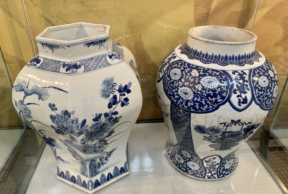 Ceramic pots with chrysanthemum patterns on display at the History Museum of Ho Chi Minh City. Photo: Hoai Phuong / Tuoi Tre