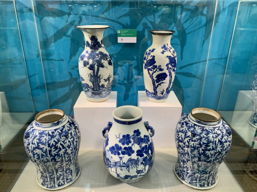 Ceramic vases adorned with cedar and phyllostachys plant patterns are being displayed at the History Museum of Ho Chi Minh City. Photo: Hoai Phuong / Tuoi Tre