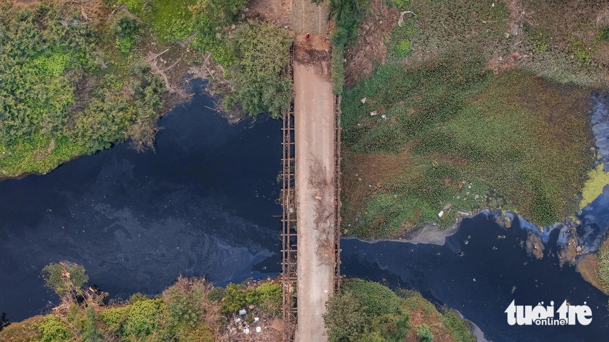 Some sections of the Day River running through Hoai Duc District in suburban Hanoi. Photo: Tuoi Tre