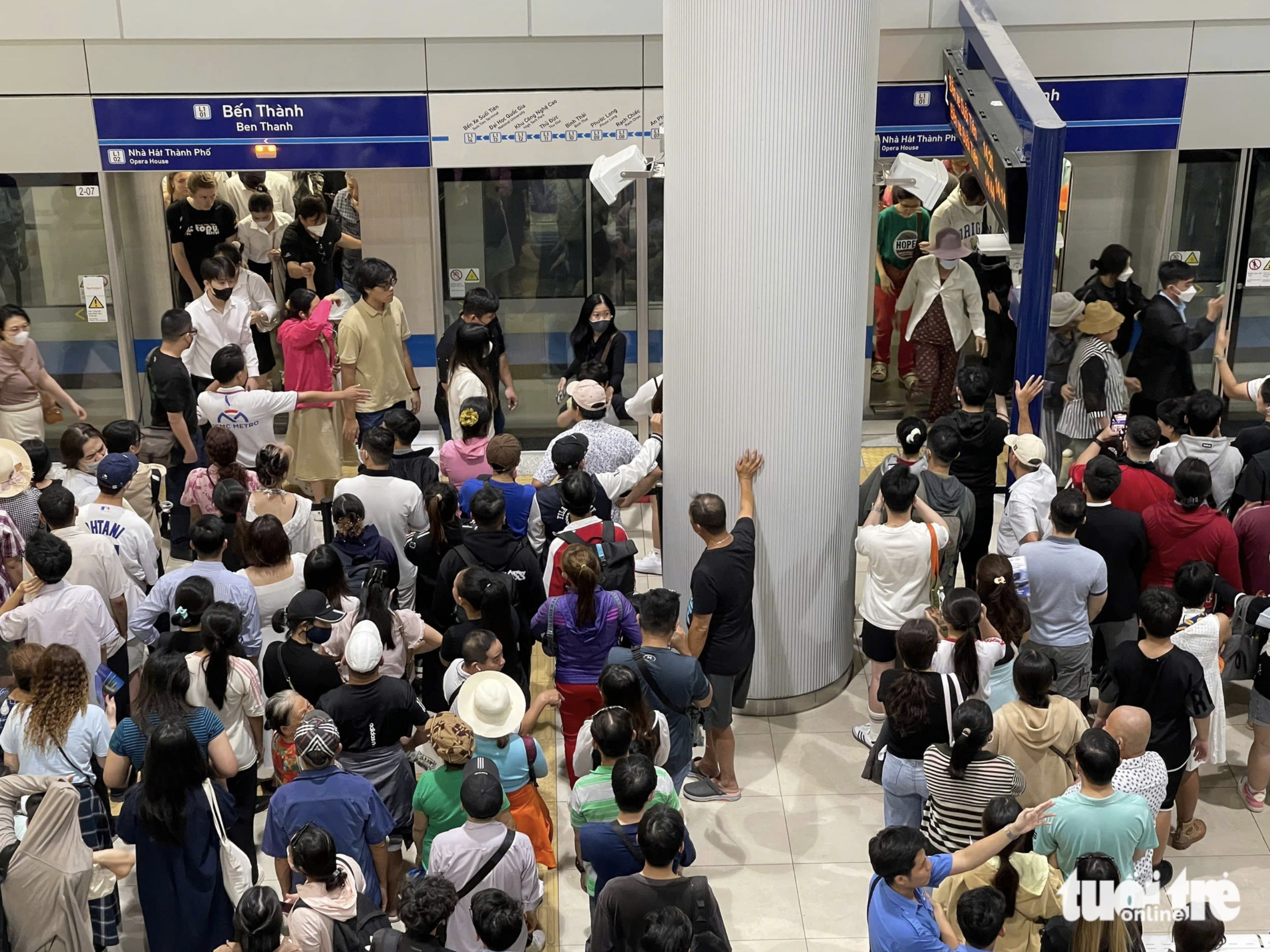 Ho Chi Minh City’s first metro line serves record 175,000 passengers on 7th day