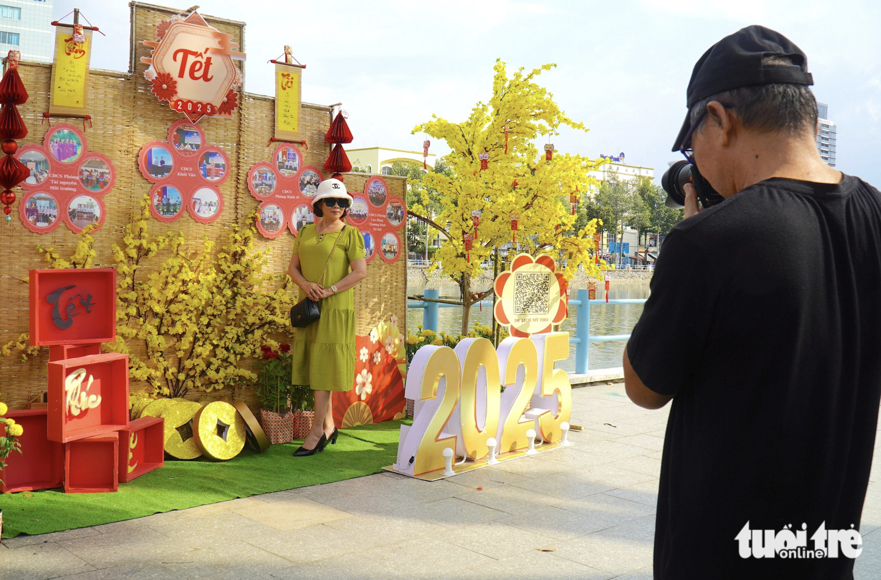 A woman poses for a photo at a miniature near Gieng Nuoc My Tho, a large square lake in the middle of My Tho City in the Mekong Delta province of Tien Giang. Photo: Mau Truong / Tuoi Tre