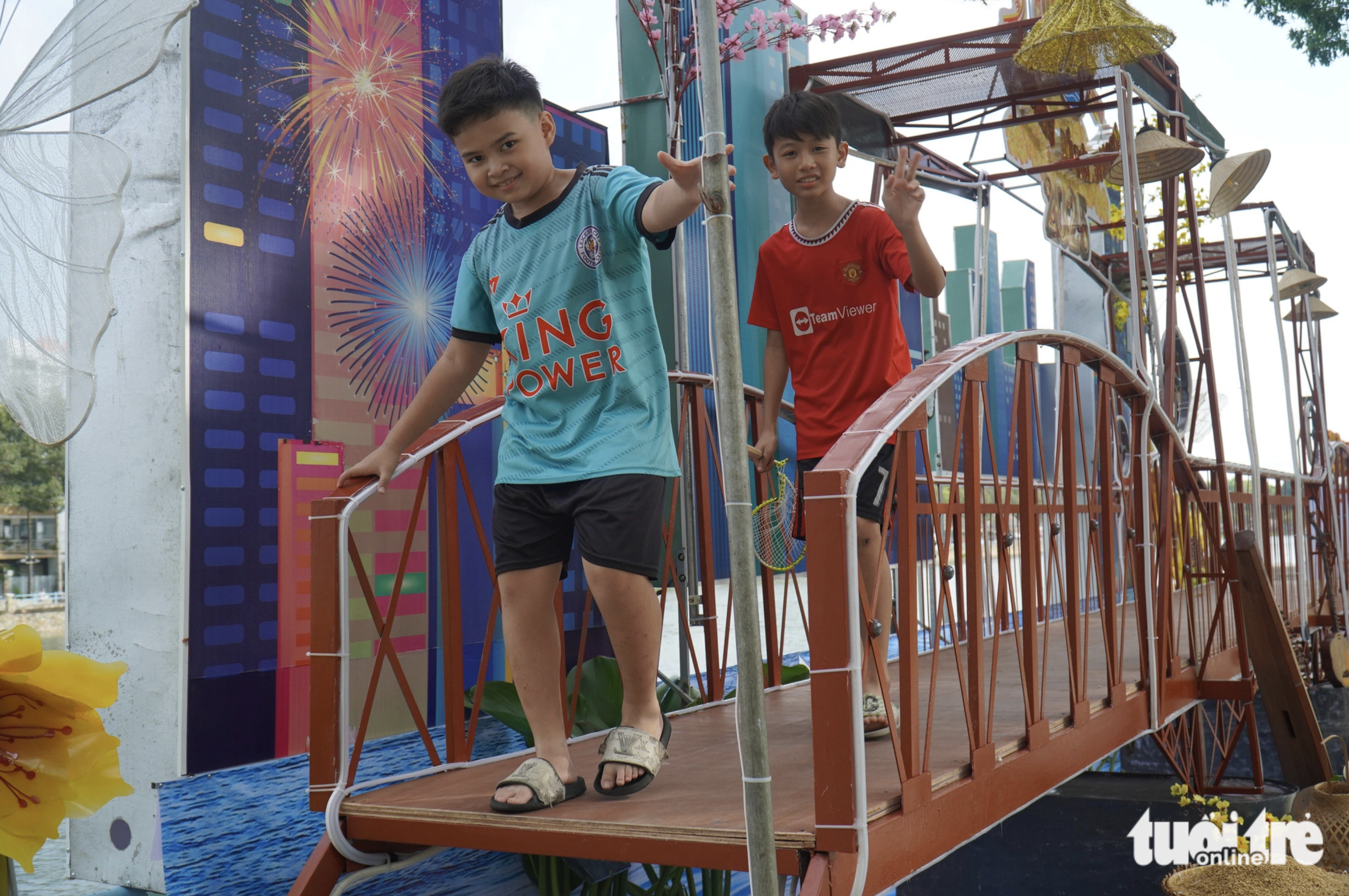 Children walk on a miniaturized Quay bridge in My Tho City, Tien Giang Province, southern Vietnam. Photo: Mau Truong / Tuoi Tre