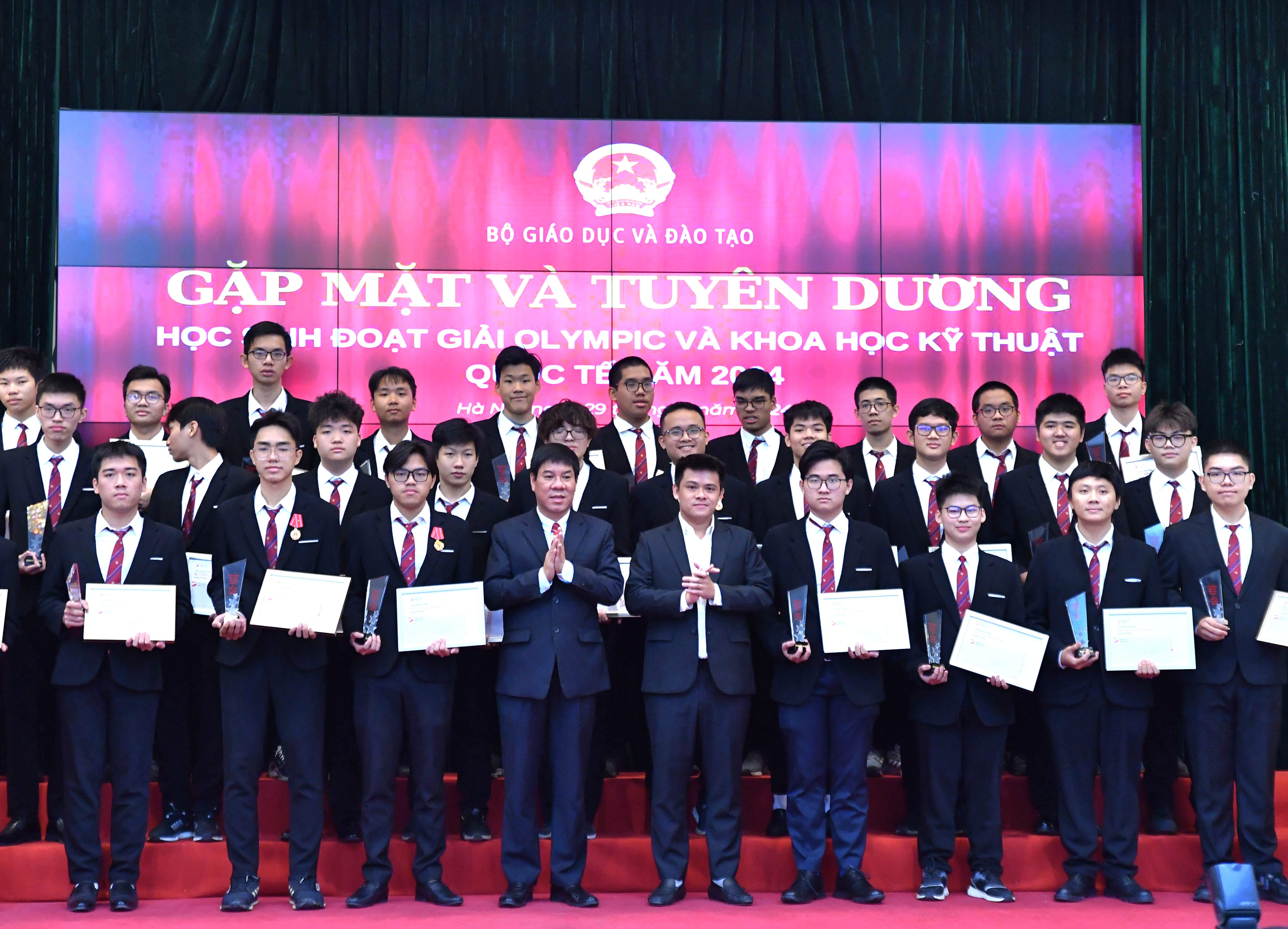 Vietnam honors young academic talents at 2024 Olympiad Commendation Ceremony