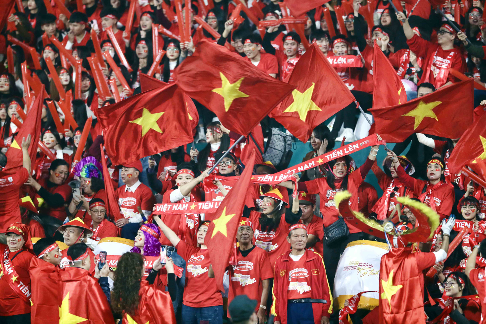 Fans spectate the second leg of the 2024 ASEAN Championship semifinal between Vietnam and Singapore at Viet Tri Stadium in Phu Tho Province, northern Vietnam, December 29, 2024. Photo: N.K.