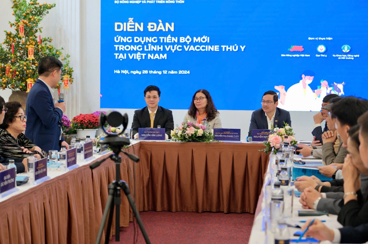 Representatives at a workshop on veterinary vaccines held in Hanoi on December 28, 2024. Photo: Chi Tue / Tuoi Tre