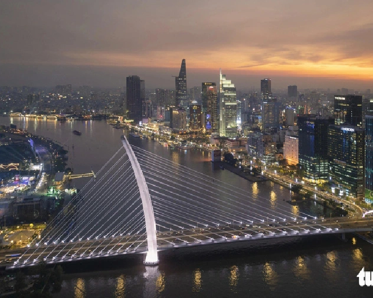 Ho Chi Minh City finishes phase 1 of artistic lighting on Ba Son Bridge