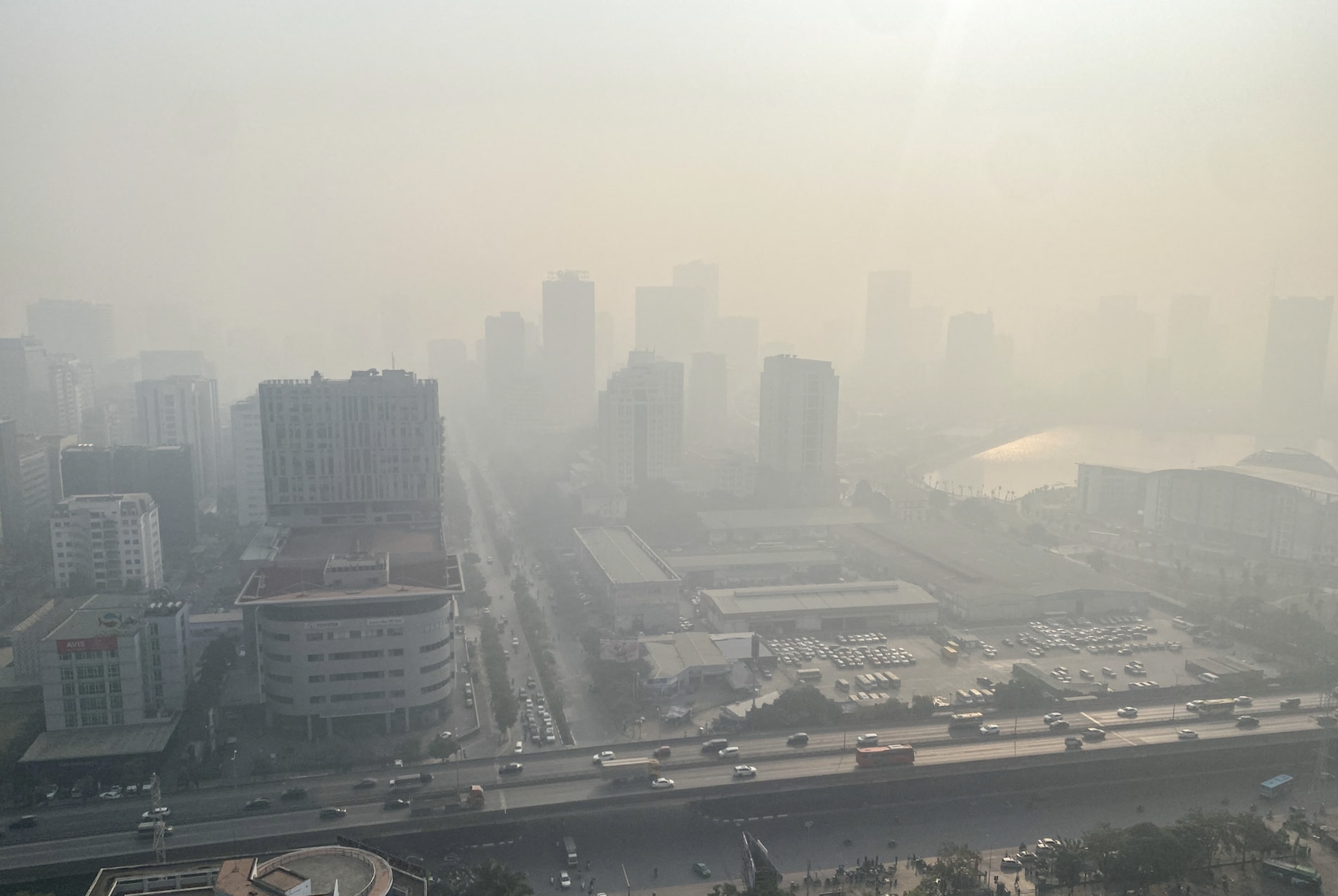 A view shows the city amid air pollution in Hanoi, Vietnam, January 3, 2025. Photo: Reuters