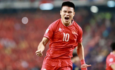 Pham Tuan Hai celebrates a goal during the second leg of the 2024 ASEAN Championship final between Vietnam and Thailand in Bangkok, January 5, 2025. Photo: Nguyen Khanh / Tuoi Tre