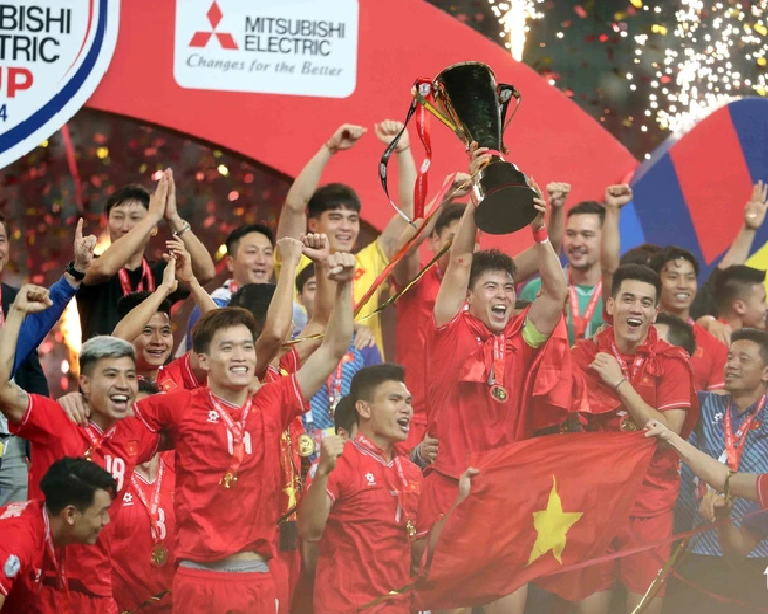 Vietnamese men's football team to parade in Hanoi on 2 double-deckers following regional triumph