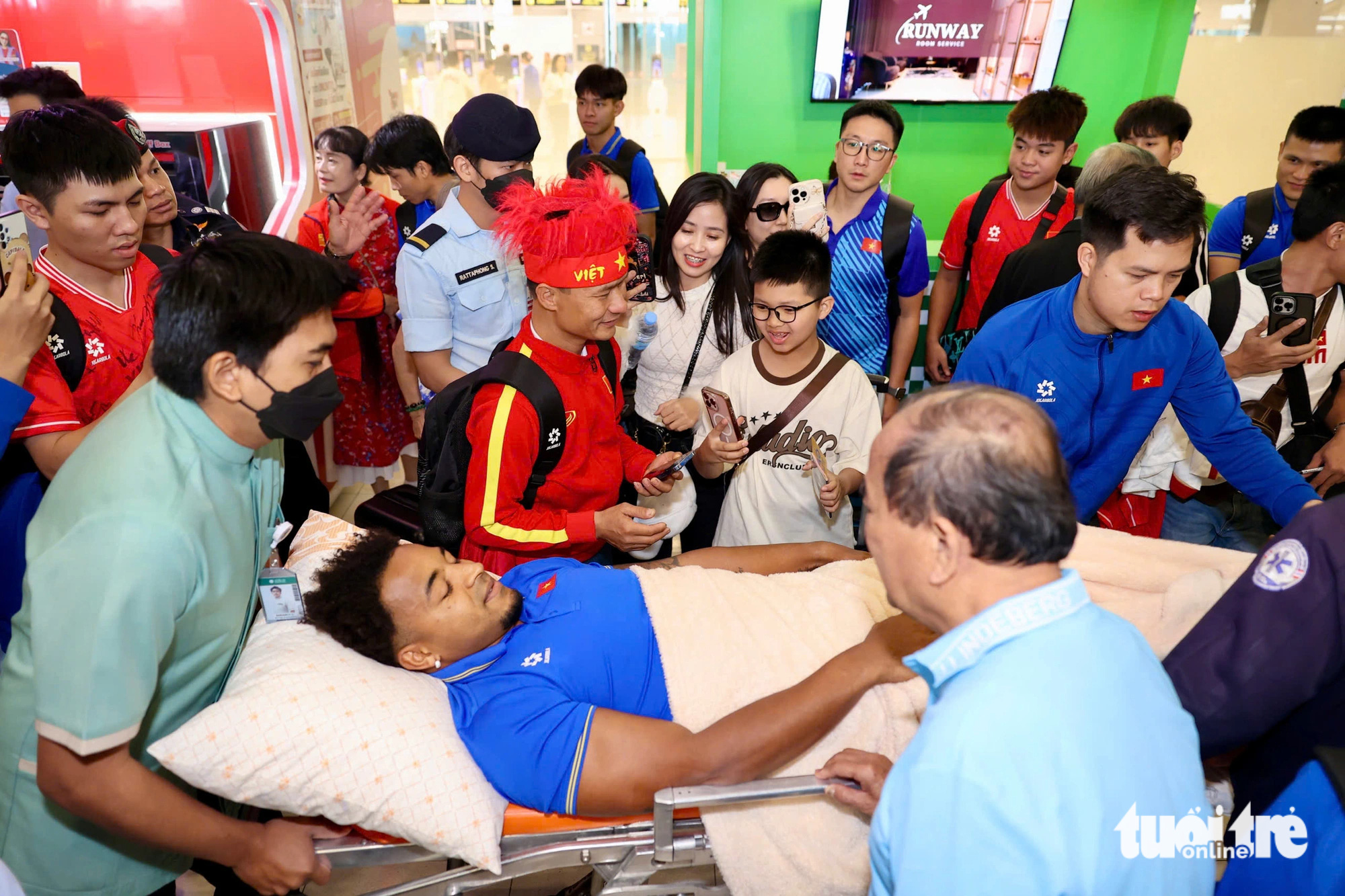 Vietnam’s Nguyen Xuan Son faces year-long recovery after leg break in ASEAN football final