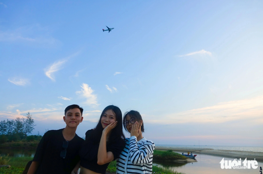 Plane spotting, photoshoot location on Phu Quoc Island beguiles tourists