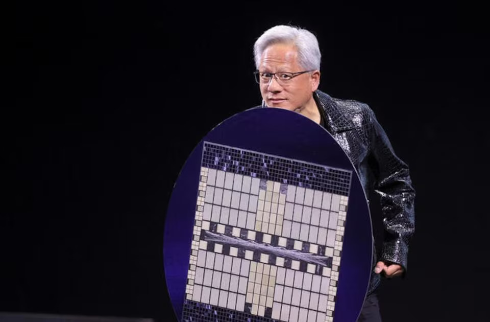 [2/4]Nvidia CEO Jensen Huang holds a shield designed to look like a computer chip, as he gives a keynote address at CES 2025, an annual consumer electronics trade show, in Las Vegas, Nevada, U.S. January 6, 2025. Photo: Reuters