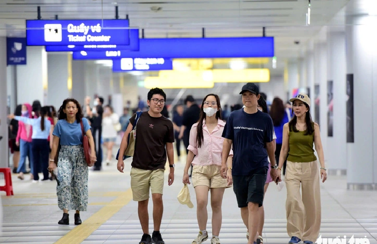 Number of Ho Chi Minh City metro riders 300% higher than forecast