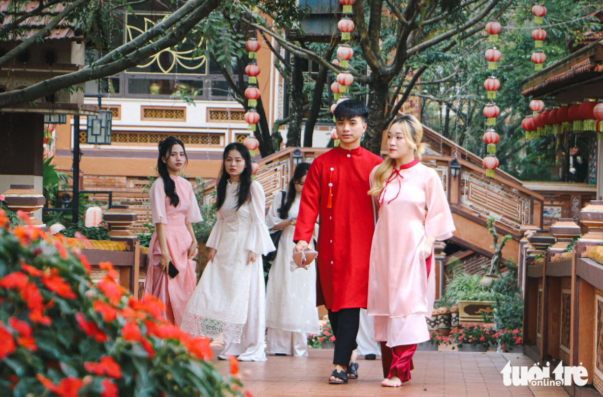 Nam Son Pagoda in Hoa Chau Commune, Hoa Vang District, Da Nang City, central Vietnam, emerges as a charming destination for Tet photoshoots. Photo: Thanh Nguyen / Tuoi Tre