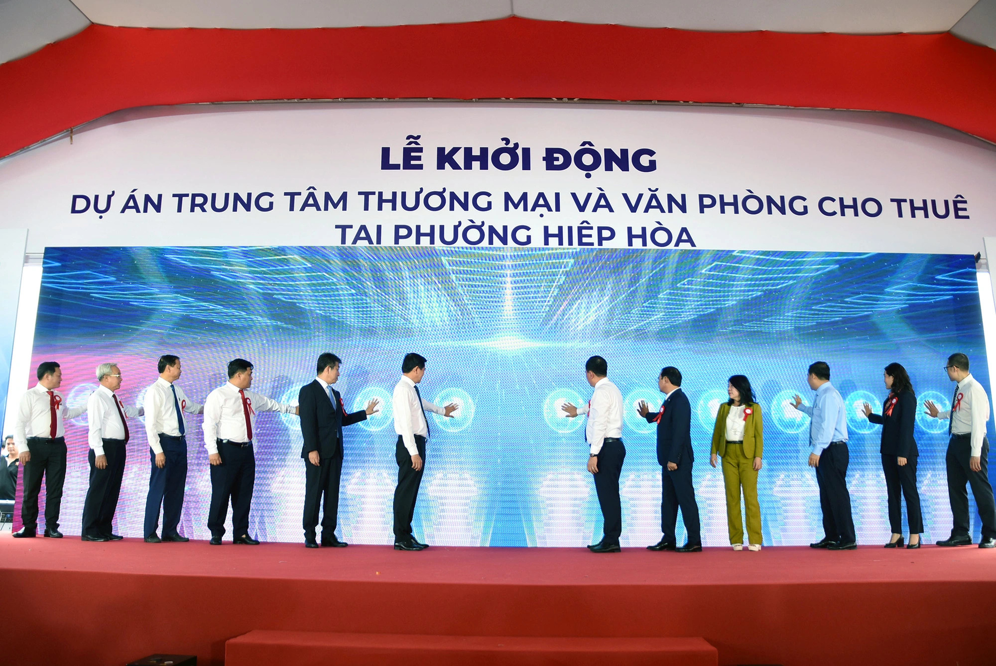 Local officials and business representatives attend a ceremony to launch a shopping mall and office complex project in Bien Hoa City, Dong Nai Province, southern Vietnam, January 10, 2025. Photo: A.B