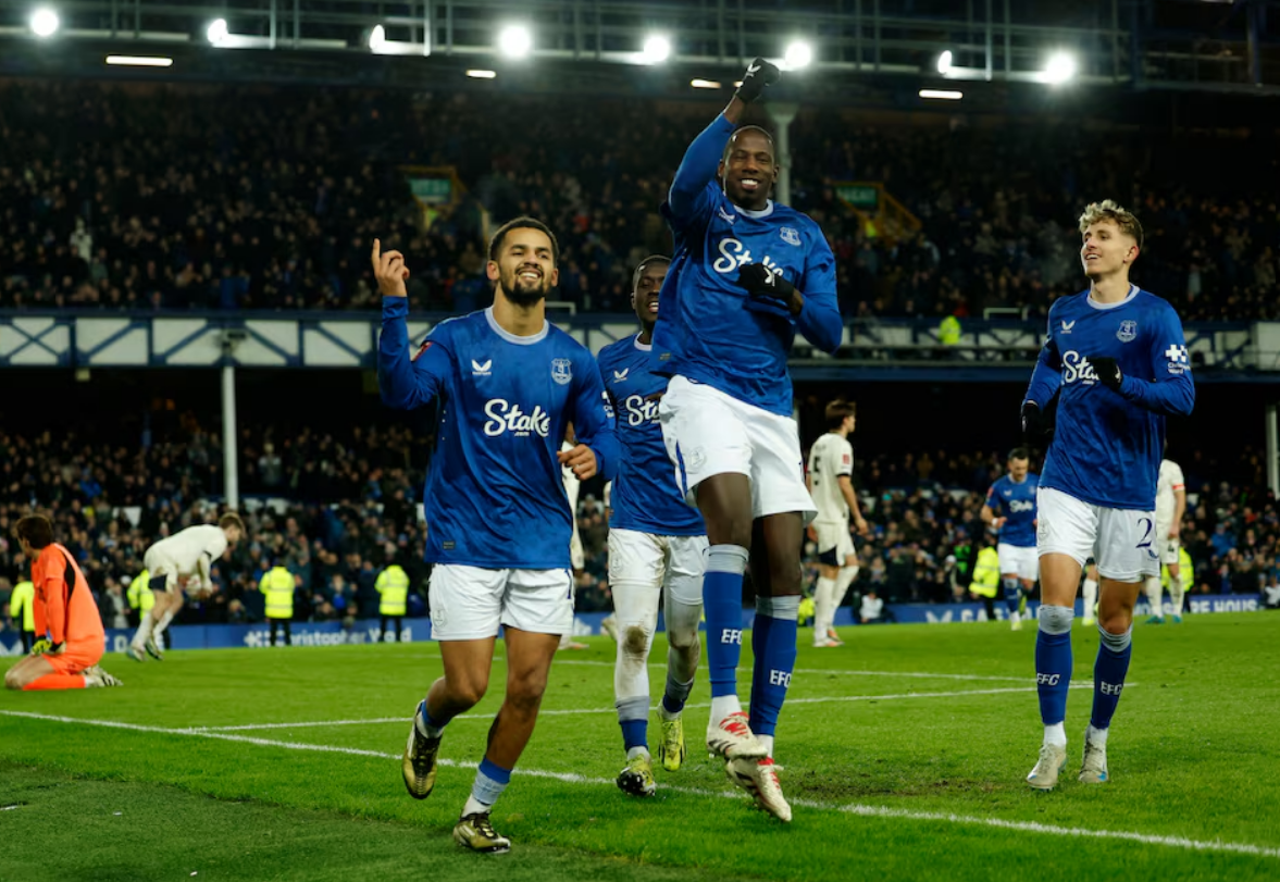 Everton see off Peterborough in FA Cup after Dyche sacking