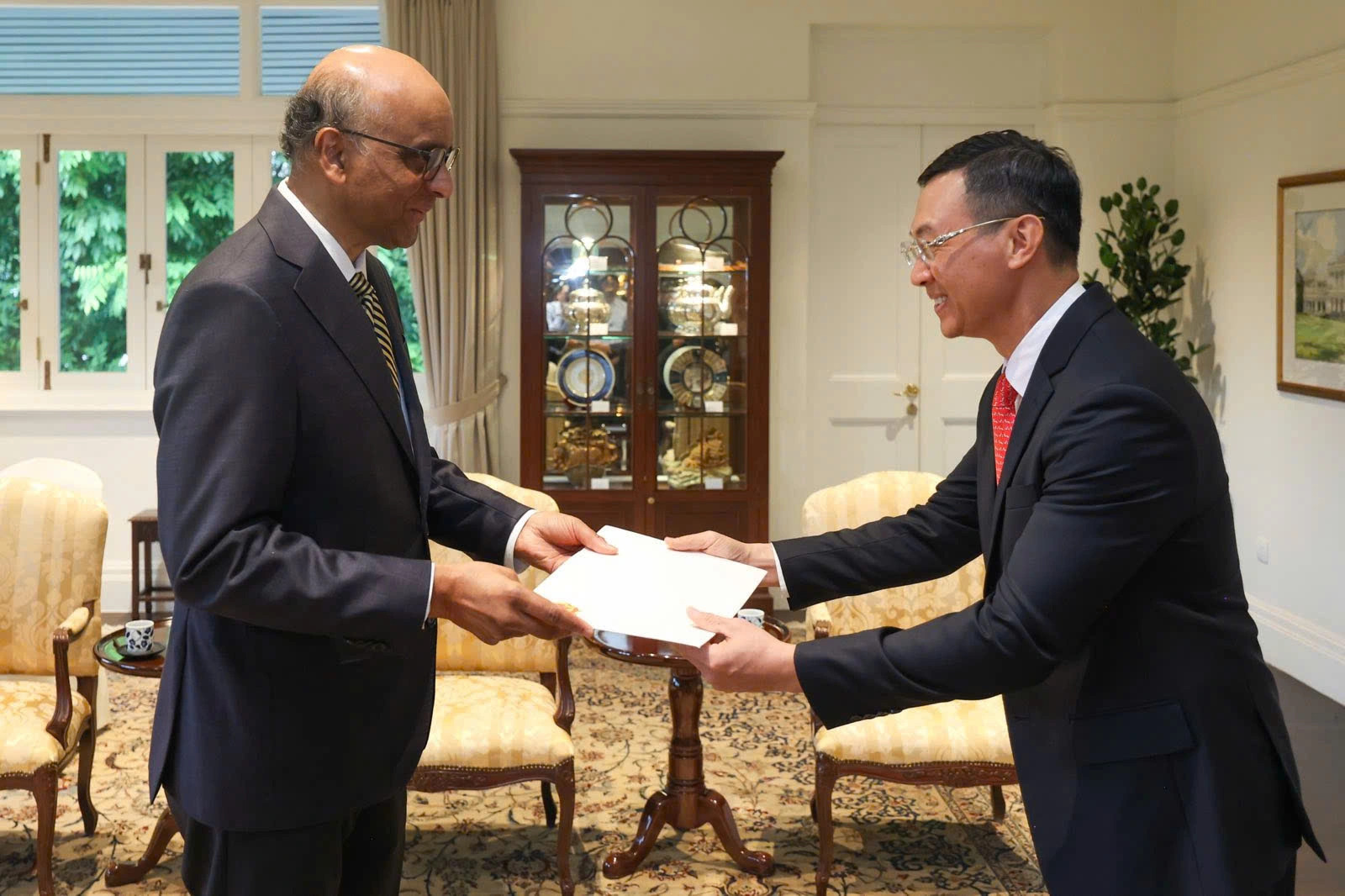 Vietnam's new ambassador to Singapore committed to deepening bilateral ties