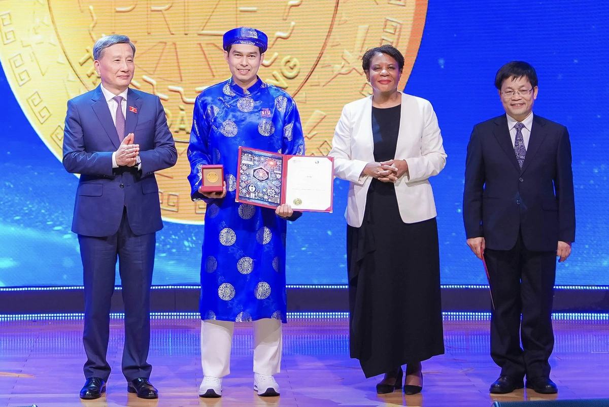 Scientist from US university wins computer science award in Vietnam