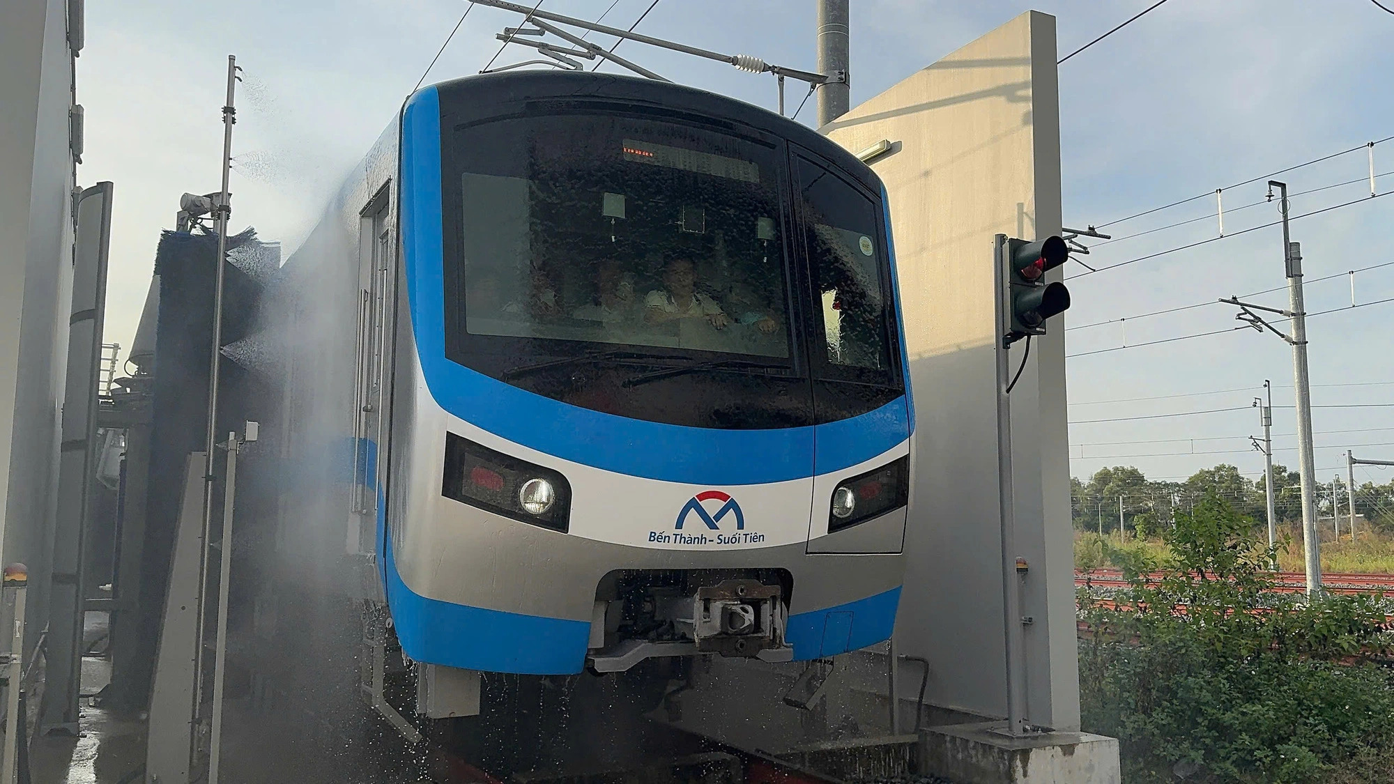 The automatic train washing system is located at Long Binh Depot in Thu Duc City under Ho Chi Minh City. Photo: Ho Chi Minh City Urban Railway No. 1 Co., Ltd.