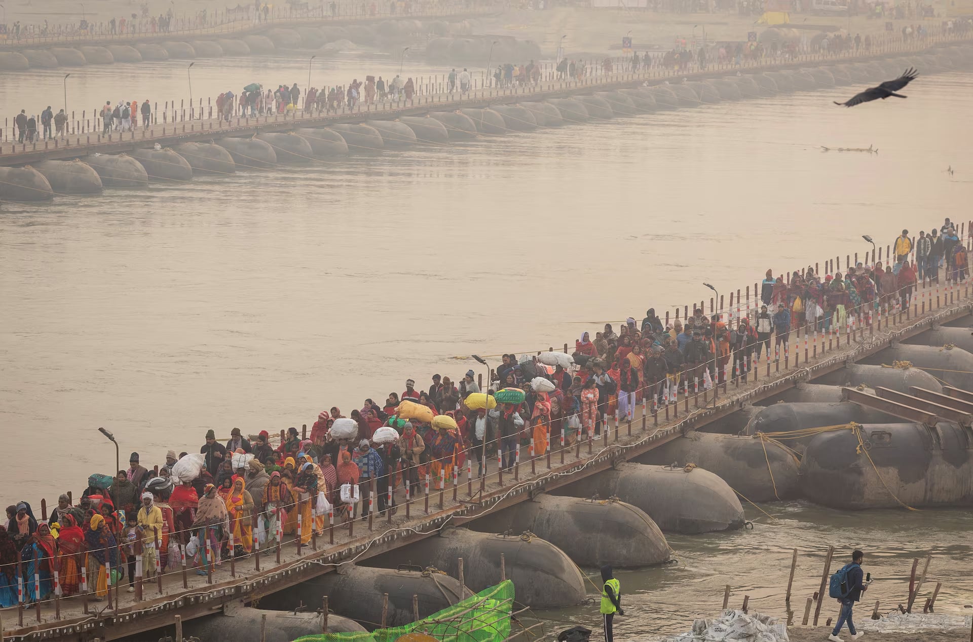 Hindu devotees cross pontoon bridges spanning the river Ganga as they arrive to attend the 'Maha Kumbh Mela, or the Pitcher Festival, in Prayagraj, India, January 12, 2025. Photo: Reuters