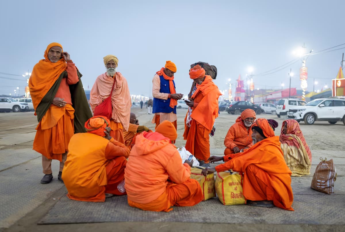 Hindu devotees sit on the banks of the river Ganges after they arrived to attend the 'Maha Kumbh Mela', or the Pitcher Festival, in Prayagraj, India, January 12, 2025. Photo: Reuters