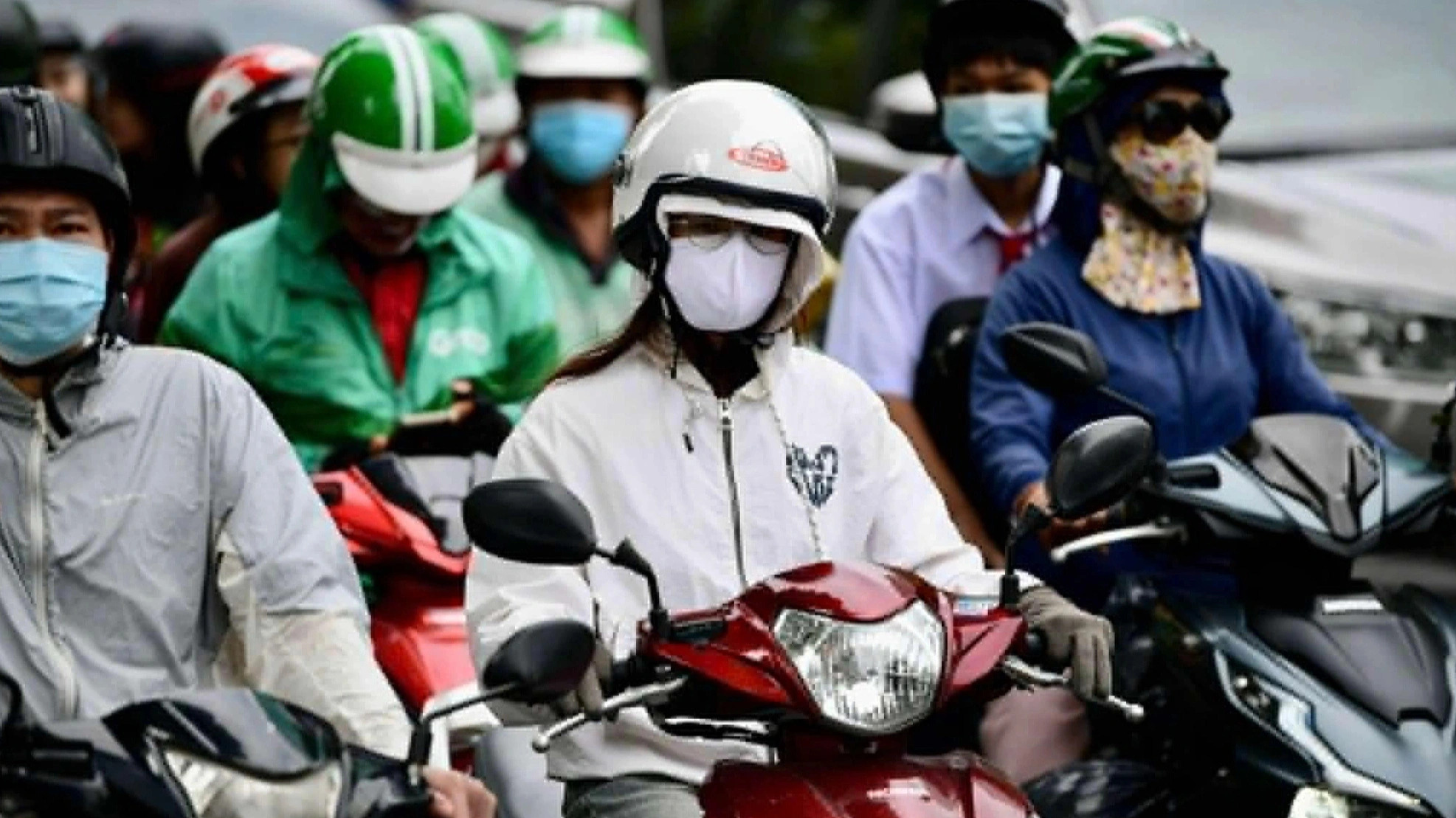 Colder weather in Ho Chi Minh City heightens flu risks for vulnerable groups