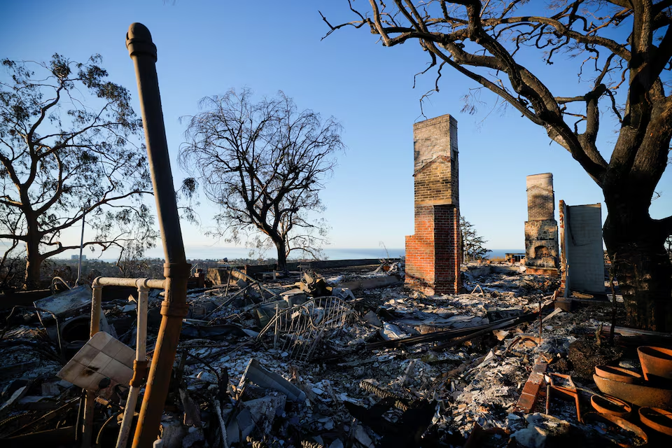 Burned properties following the Palisades Fire at the Pacific Palisades neighborhood in Los Angeles, California, U.S. January 13, 2025. Photo: Reuters