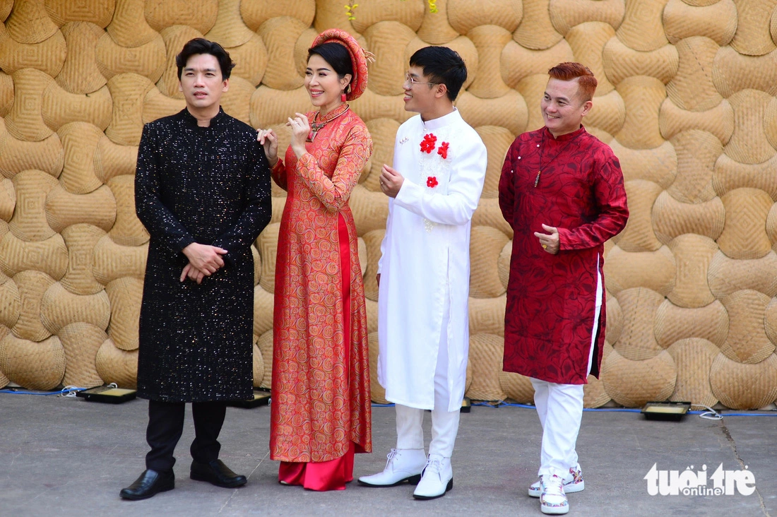 Young people in ‘ao dai’ at the 2025 Vietnamese Tet Festival at the Youth Culture House in Ho Chi Minh City, January 13, 2024.