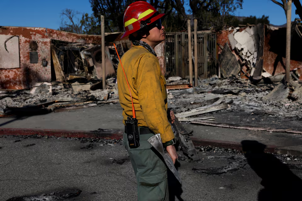 A first responder looks on, as the Eaton Fire continues, in Altadena, California, U.S. January 13, 2025. Photo: Reuters