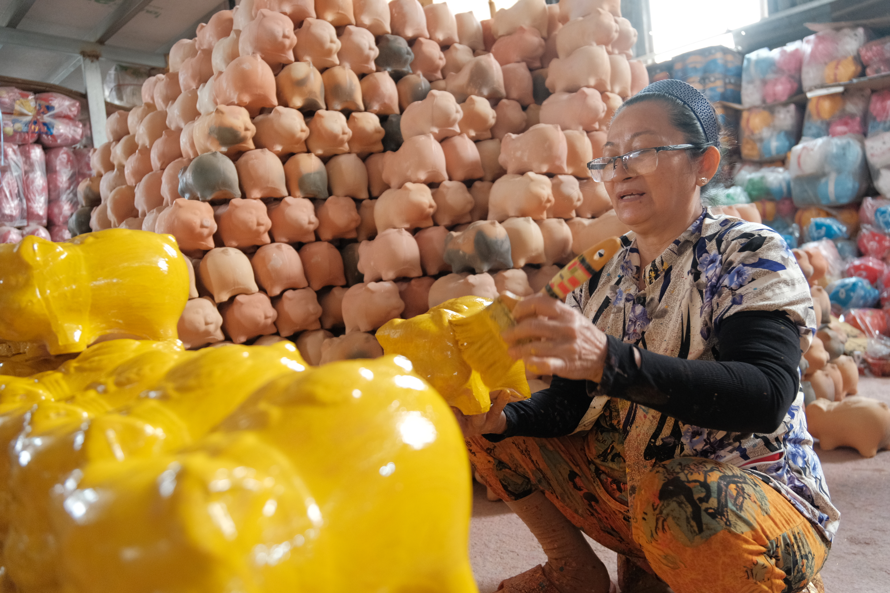 Ngoc Chung, 60, paints piggy banks at a workshop in Binh Duong Province, southern Vietnam. Photo: Ngoc Phuong / Tuoi Tre News