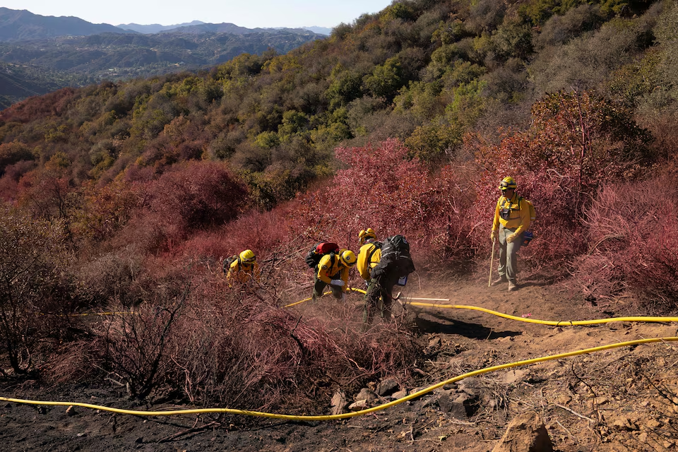 Firefighters from Mexico cut a containment line in the Tarzana area during the Palisades Fire in Los Angeles, California, U.S. January 13, 2025. Photo: Reuters