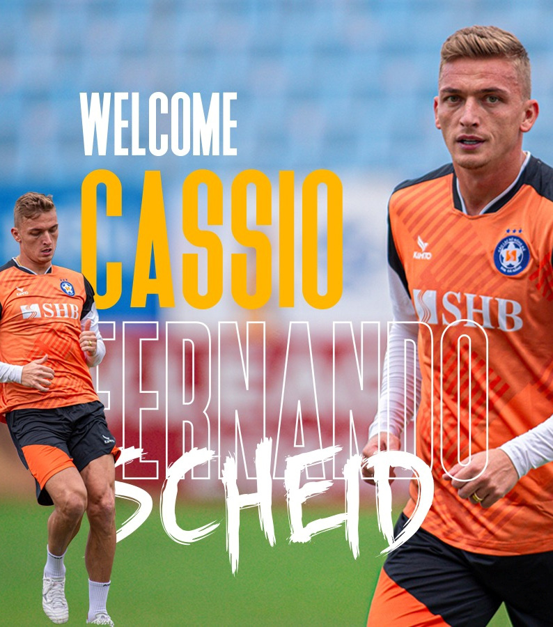 A poster welcoming Brazilian center-back Cassio Fernando Scheid to Da Nang FC.