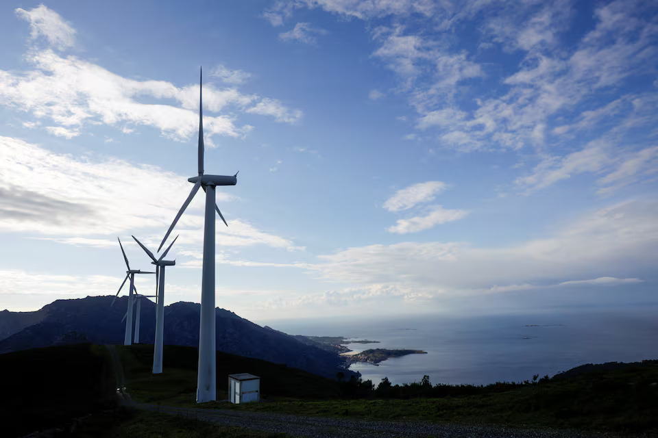 [3/4]Wind turbines operate at a wind farm in Dumbria, near Finisterre, Galicia, Spain, December 12, 2024. Photo: Reuters