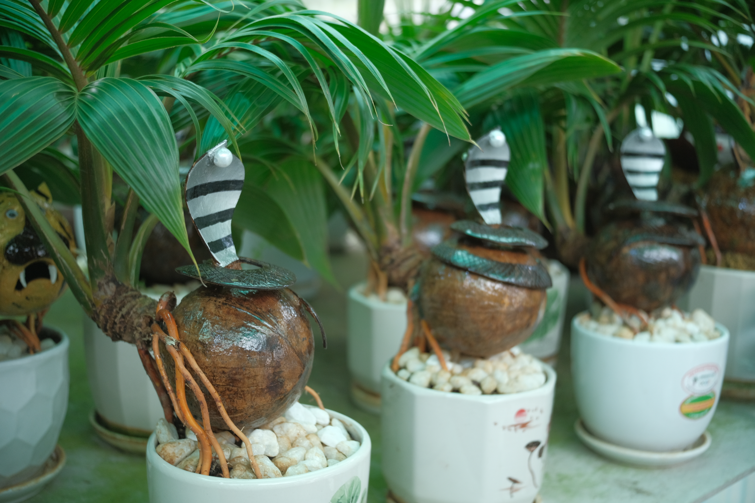 The snake are crafted using dried coconut shells. Photo: Ngoc Phuong / Tuoi Tre News