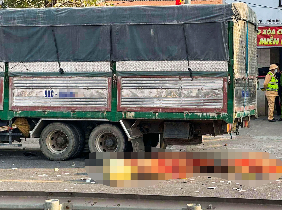 3 killed after motorcycle collides with truck in Hanoi