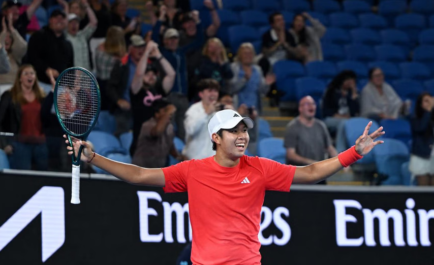 Vietnamese American upsets world No. 5 in 2nd round of Australian Open