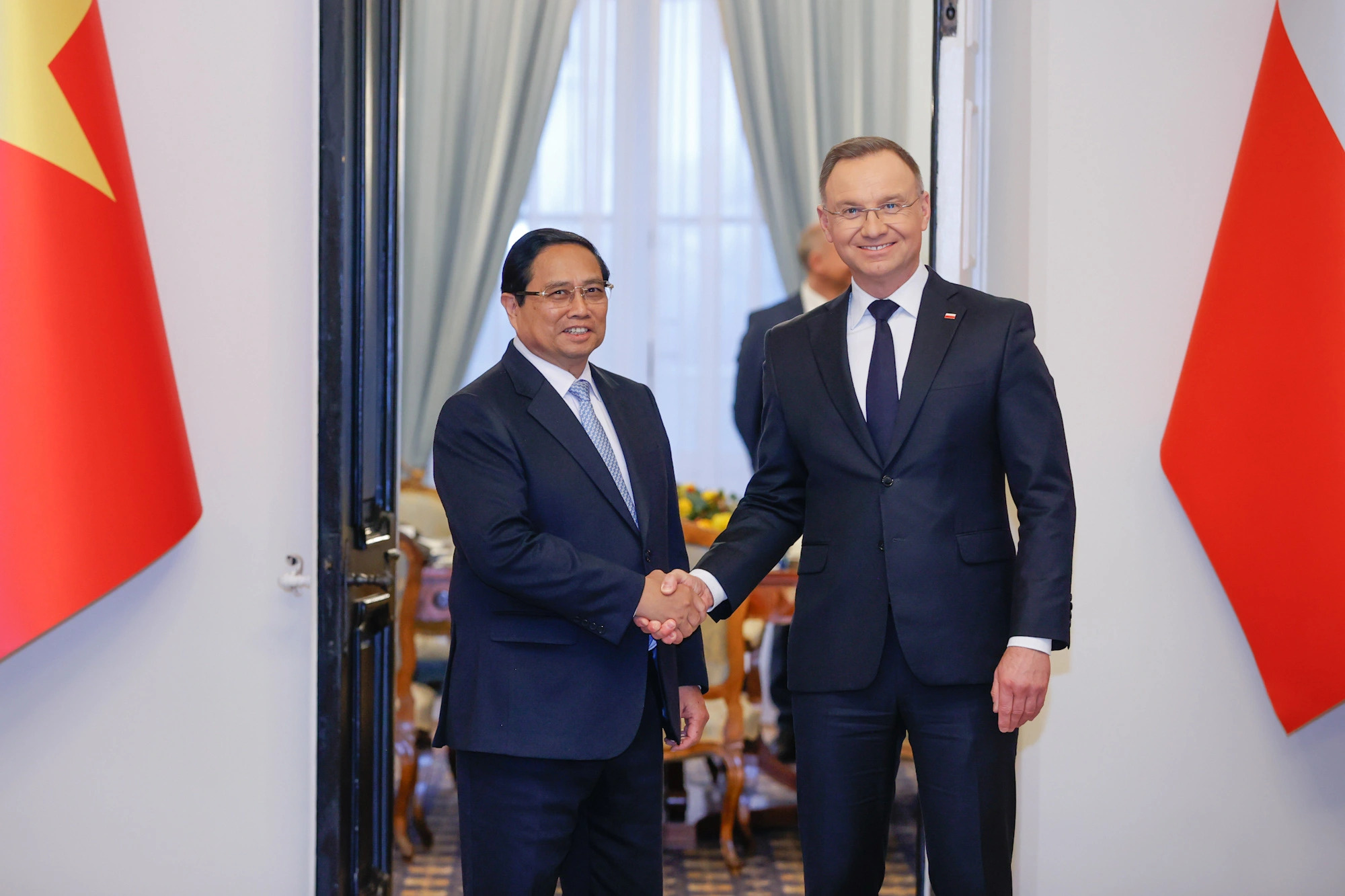 Vietnamese Prime Minister Pham Minh Chinh (L) meets with Polish President Andrzej Duda, Poland, January 16, 2025. Photo: Doan Bac