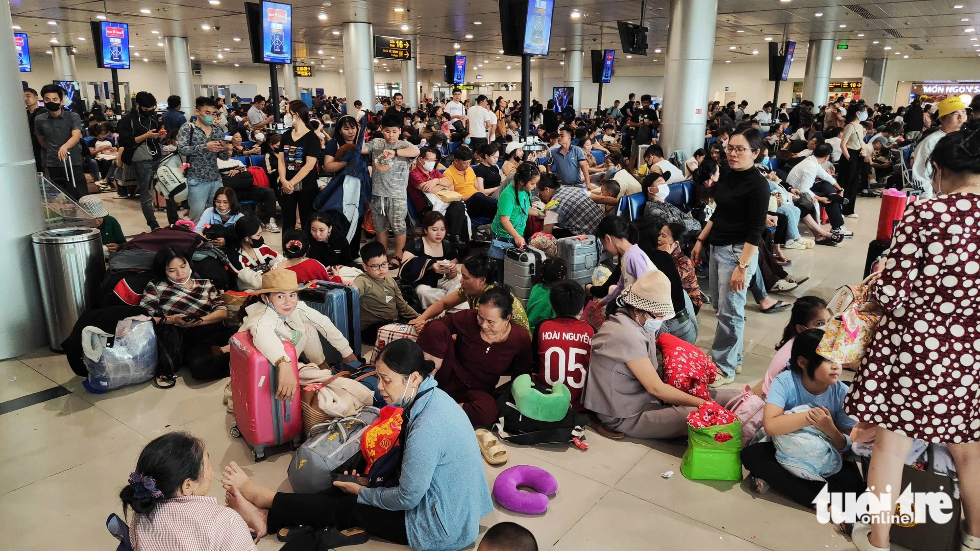 Ho Chi Minh City airport crowded with delays ahead of Tet travel peak